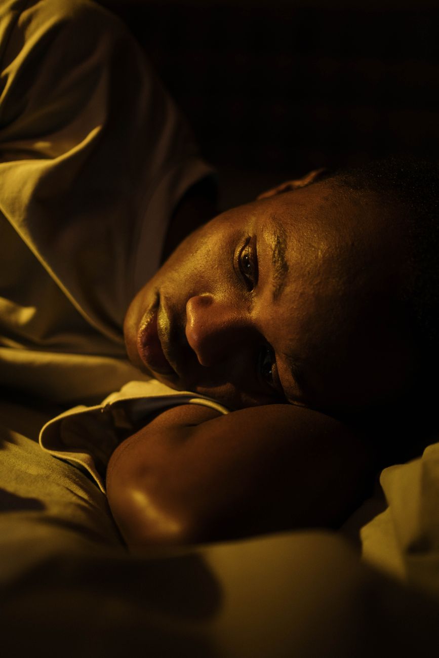 夜になるとなぜ眠くなる？体内時計と光の関係